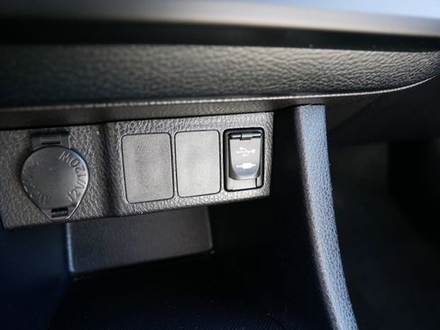 Used 2015 Toyota Corolla LE FWD image 33