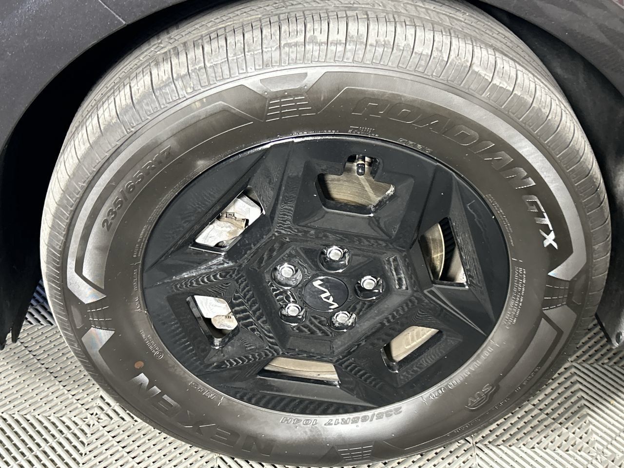 Used 2026 Kia Carnival FWD image 10
