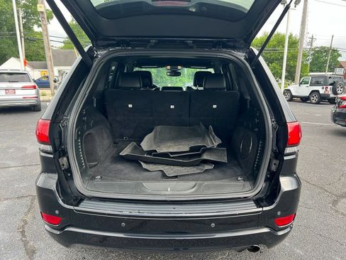 Used 2018 Jeep Grand Cherokee Altitude AWD/4WD image 13
