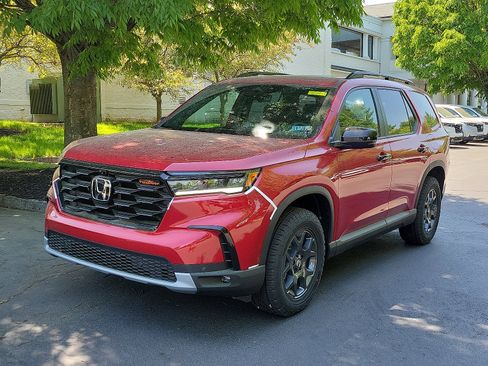 New 2025 Honda Pilot TrailSport image 2