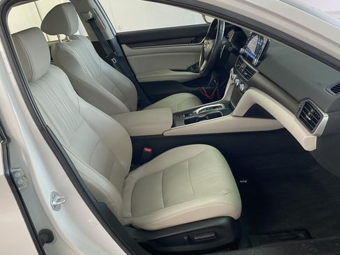 Used 2021 Honda Accord Touring image 9