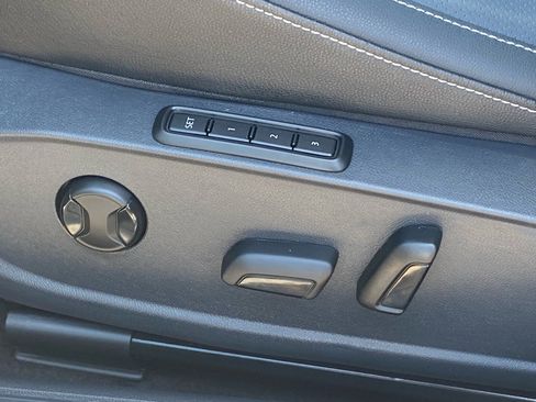 Used 2025 Volkswagen Jetta SEL FWD image 13