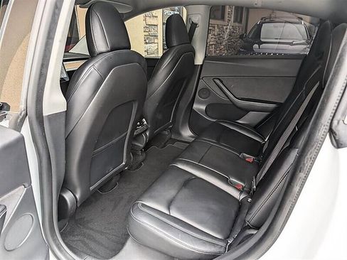 Used 2021 Tesla Model Y Long Range image 25