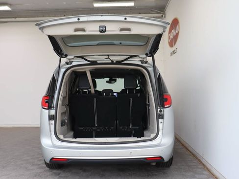 Used 2024 Chrysler Pacifica Touring-L FWD image 5