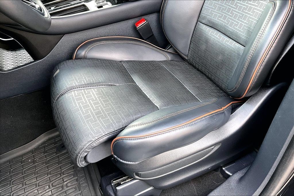 Used 2025 Lincoln Aviator Black Label AWD/4WD image 39