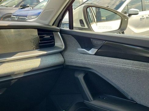 Used 2025 Volkswagen Tiguan S image 4