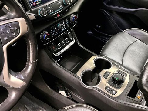 Used 2020 GMC Terrain Denali w/ Denali Premium Package AWD/4WD image 16