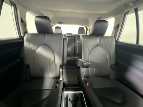 Used 2025 Toyota Grand Highlander AWD Hybrid image 32