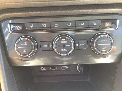 Used 2018 Volkswagen Tiguan SEL AWD/4WD image 31