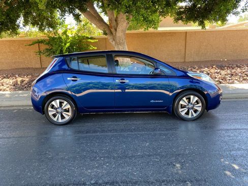 Used 2016 Nissan Leaf SV FWD image 4
