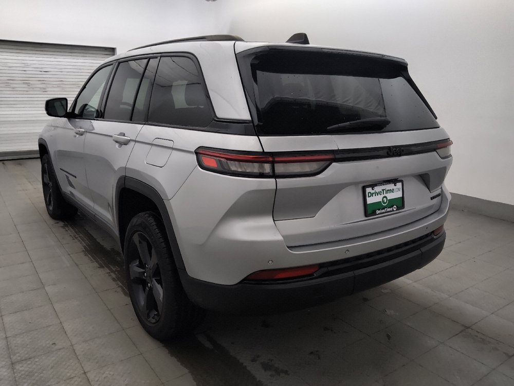 Used 2023 Jeep Grand Cherokee Limited w/ Black Appearance Package RWD image 5