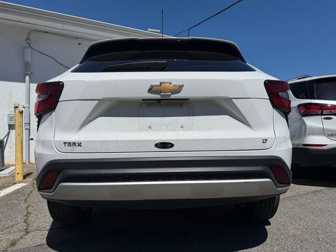 Used 2024 Chevrolet Trax LT FWD image 13
