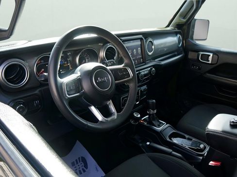 Used 2023 Jeep Wrangler Sahara image 13