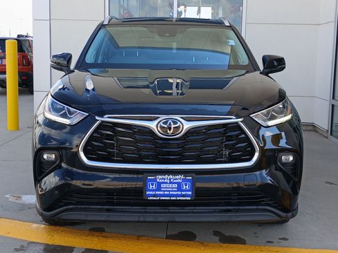 Used 2023 Toyota Highlander Limited AWD/4WD image 4