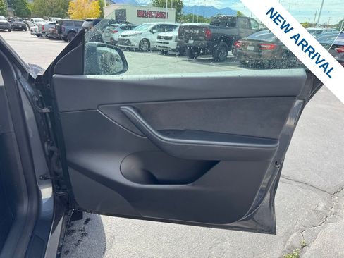 Used 2022 Tesla Model Y Long Range AWD/4WD image 11
