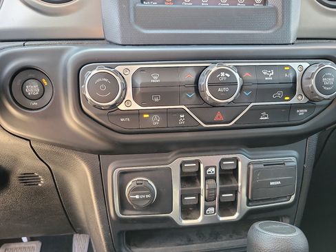 Used 2021 Jeep Gladiator Sport AWD/4WD image 20