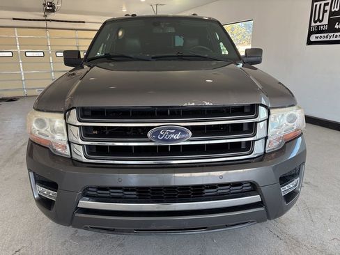 Used 2017 Ford Expedition Limited w/ Equipment Group 301A RWD image 2