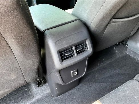 Used 2023 Chevrolet Equinox LT w/ Driver Convenience Package image 32