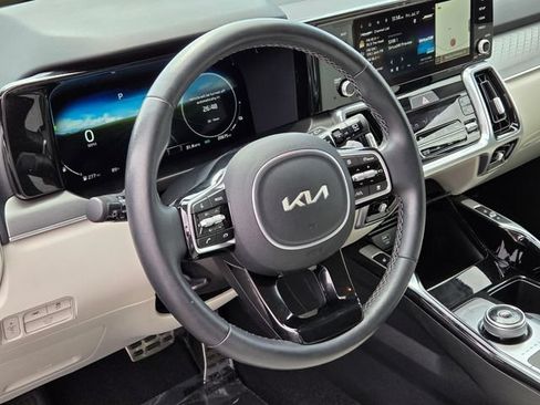 Certified 2024 Kia Sorento SX Prestige AWD/4WD image 18