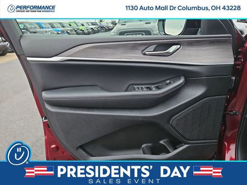 New 2026 Jeep Grand Cherokee Altitude image 19