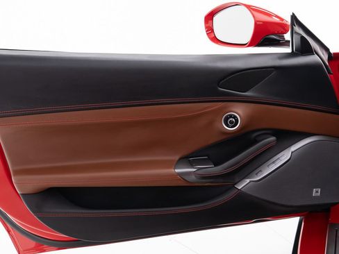 Used 2019 Ferrari Portofino RWD image 19