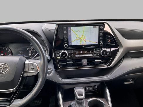 Used 2021 Toyota Highlander Limited FWD image 8