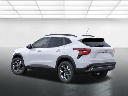 New 2026 Chevrolet Trax LT w/ Sunroof Package FWD image 4