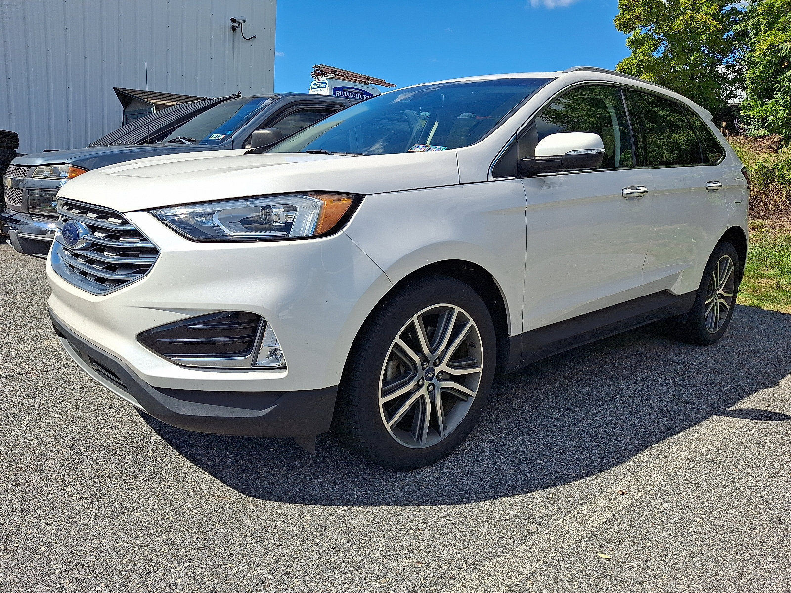 Used 2019 Ford Edge Titanium w/ Cold Weather Package AWD/4WD image 3