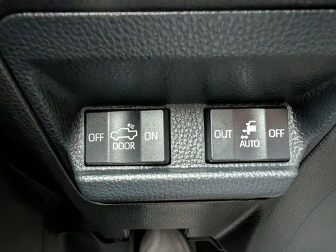 Used 2024 Toyota Tacoma Limited w/ Limited Package (LT) image 28