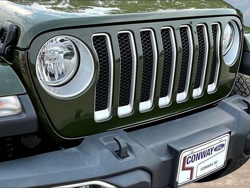 Used 2022 Jeep Wrangler Unlimited Sahara AWD/4WD image 33