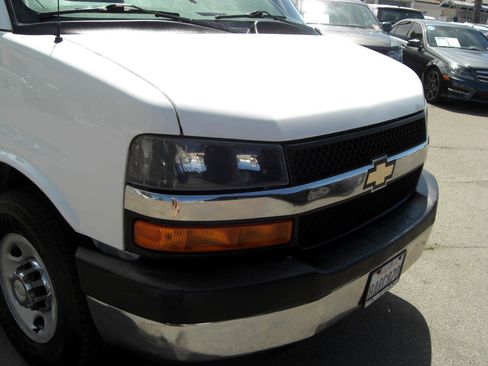 Used 2016 Chevrolet Express 3500 LT w/ LT Preferred Equipment Group image 3