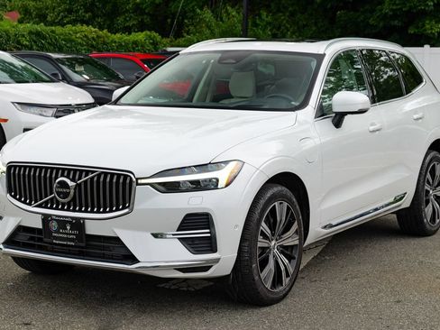 Used 2023 Volvo XC60 T8 Ultimate w/ Climate Package AWD/4WD image 3