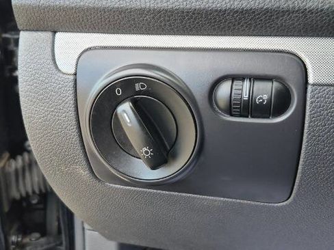 Used 2009 Volkswagen Jetta SEL image 35