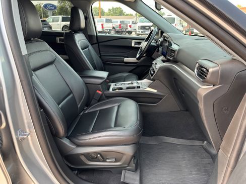 Used 2023 Ford Explorer XLT w/ Equipment Group 202A image 12