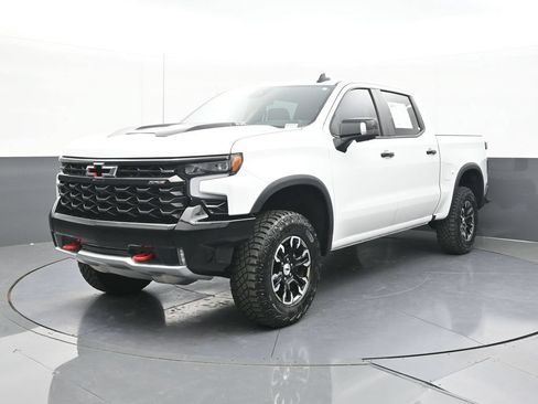 Used 2024 Chevrolet Silverado 1500 ZR2 w/ Technology Package AWD/4WD image 2