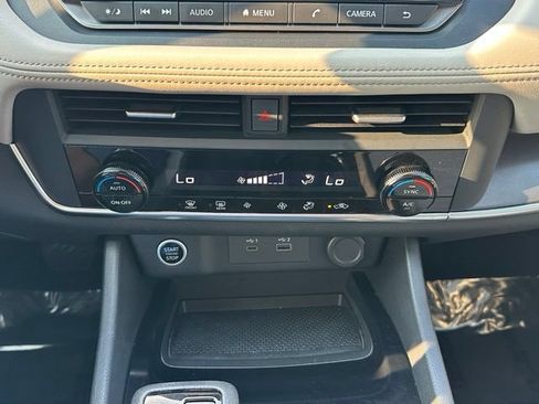 Certified 2023 Nissan Rogue SV FWD image 33
