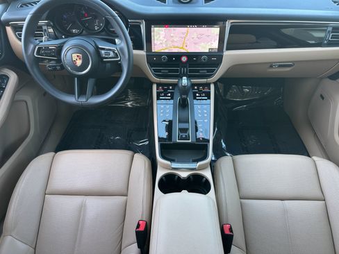 Used 2025 Porsche Macan image 6
