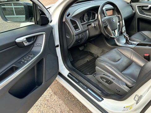 Used 2017 Volvo XC60 T6 Dynamic w/ Preferred Option Package AWD/4WD image 9