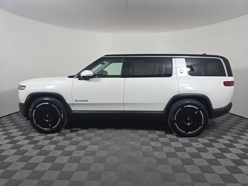 Used 2025 Rivian R1S Adventure AWD/4WD image 2