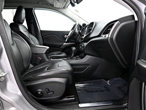 Used 2019 Jeep Cherokee Limited image 25