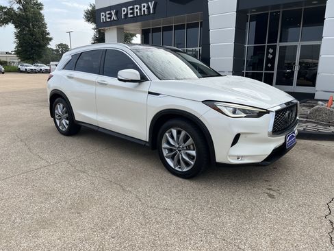 Used 2022 INFINITI QX50 Essential FWD image 2