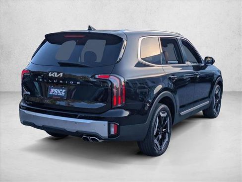 Used 2024 Kia Telluride EX w/ EX Captain's Chair Package FWD image 5