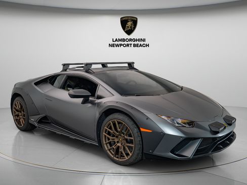 Used 2024 Lamborghini Huracan Sterrato AWD/4WD image 1