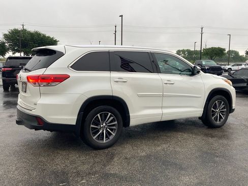 Used 2017 Toyota Highlander XLE image 5