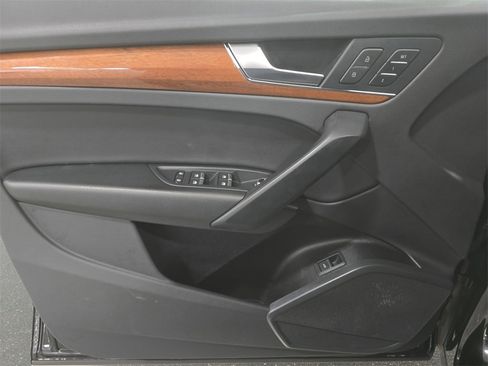 Used 2023 Audi Q5 2.0T Premium w/ Convenience Package image 26