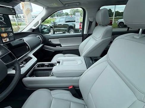 Used 2025 Ford Expedition Max Active AWD/4WD image 2