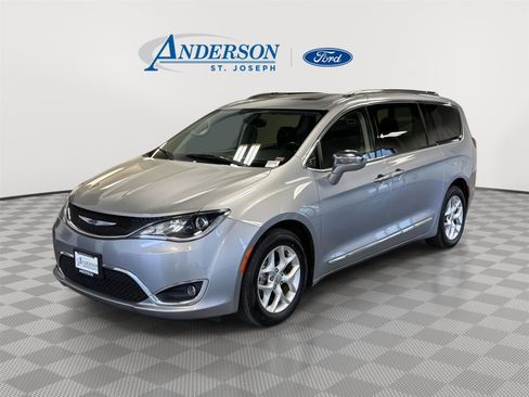 Used 2020 Chrysler Pacifica Limited image 1