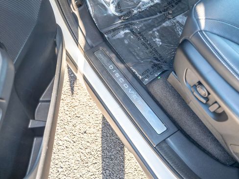 Certified 2024 Land Rover Discovery Dynamic SE image 17