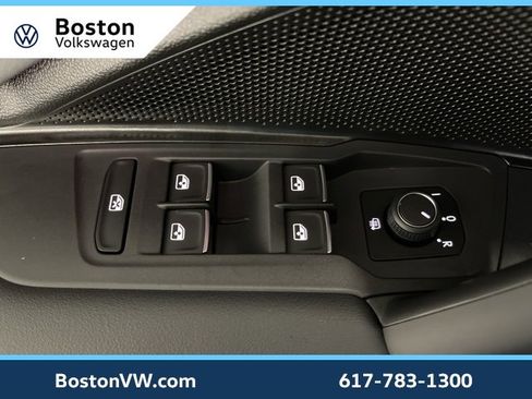 New 2025 Volkswagen Tiguan SE image 29