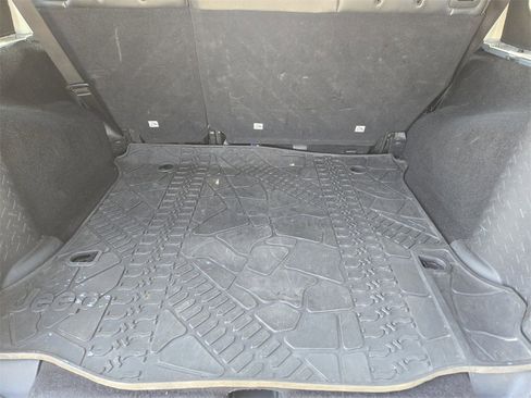 Used 2015 Jeep Wrangler Unlimited Rubicon image 26